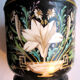 Cache-pot black background, Napoleon III, Paris porcelain: White lilies + Daisies