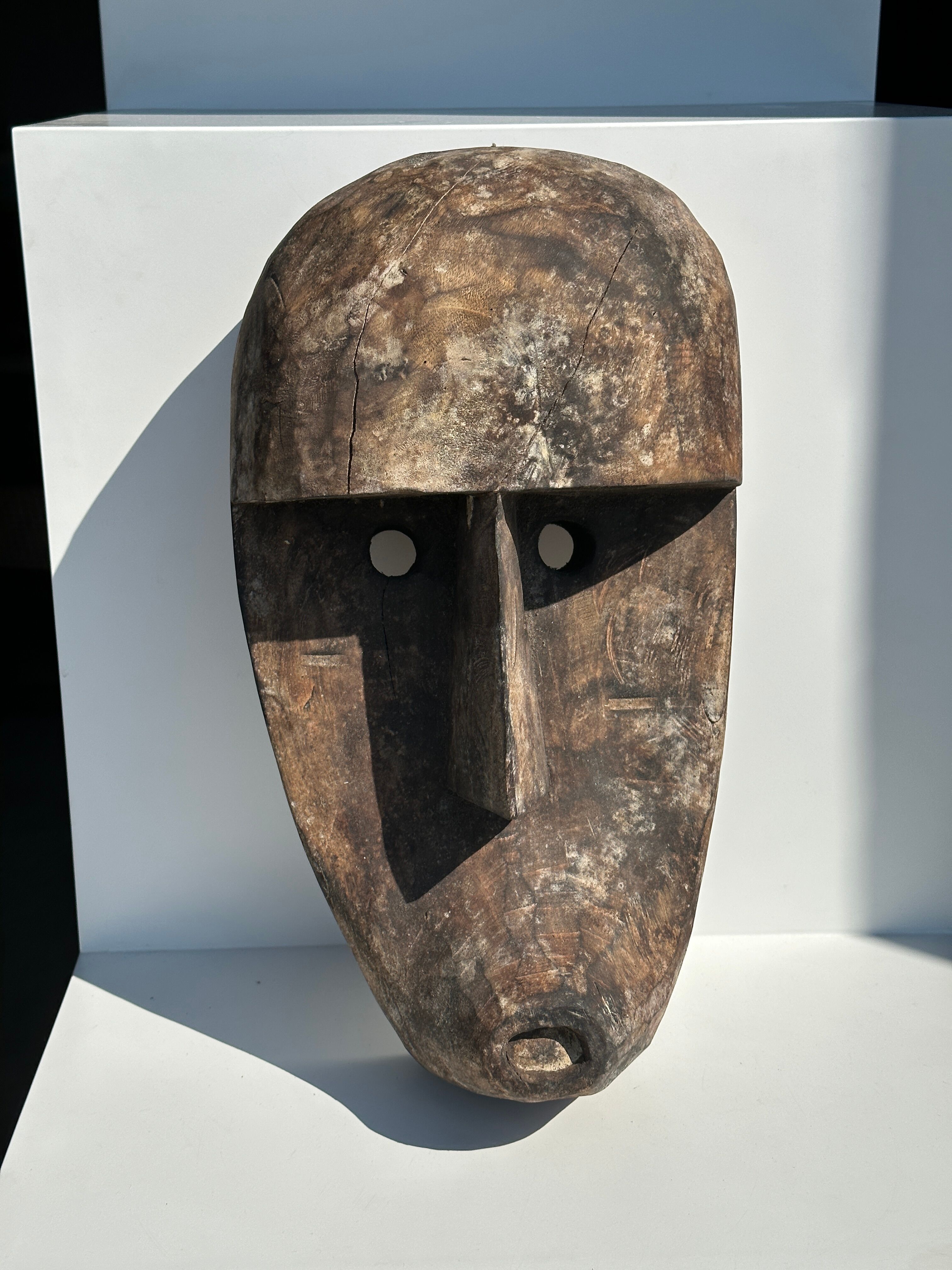 Large Timor mask in patinated wood H:50cm (1)