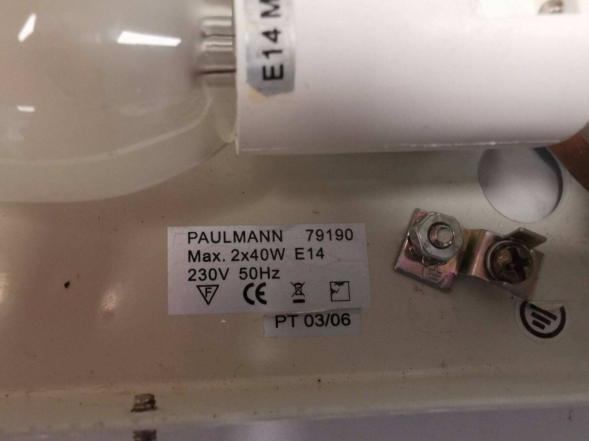 Applique Paulmann avec abat-jour en verre opalin blanc