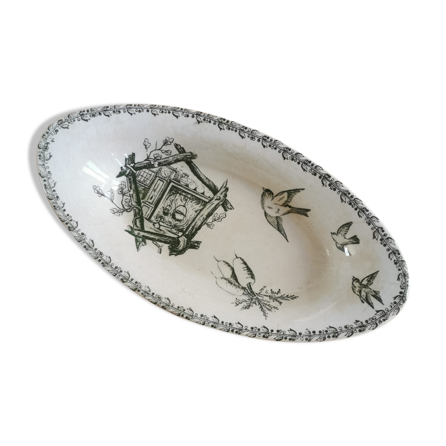 Serving dish in iron earth