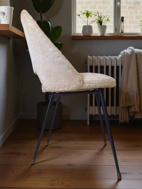 Chaise tonneau vintage
