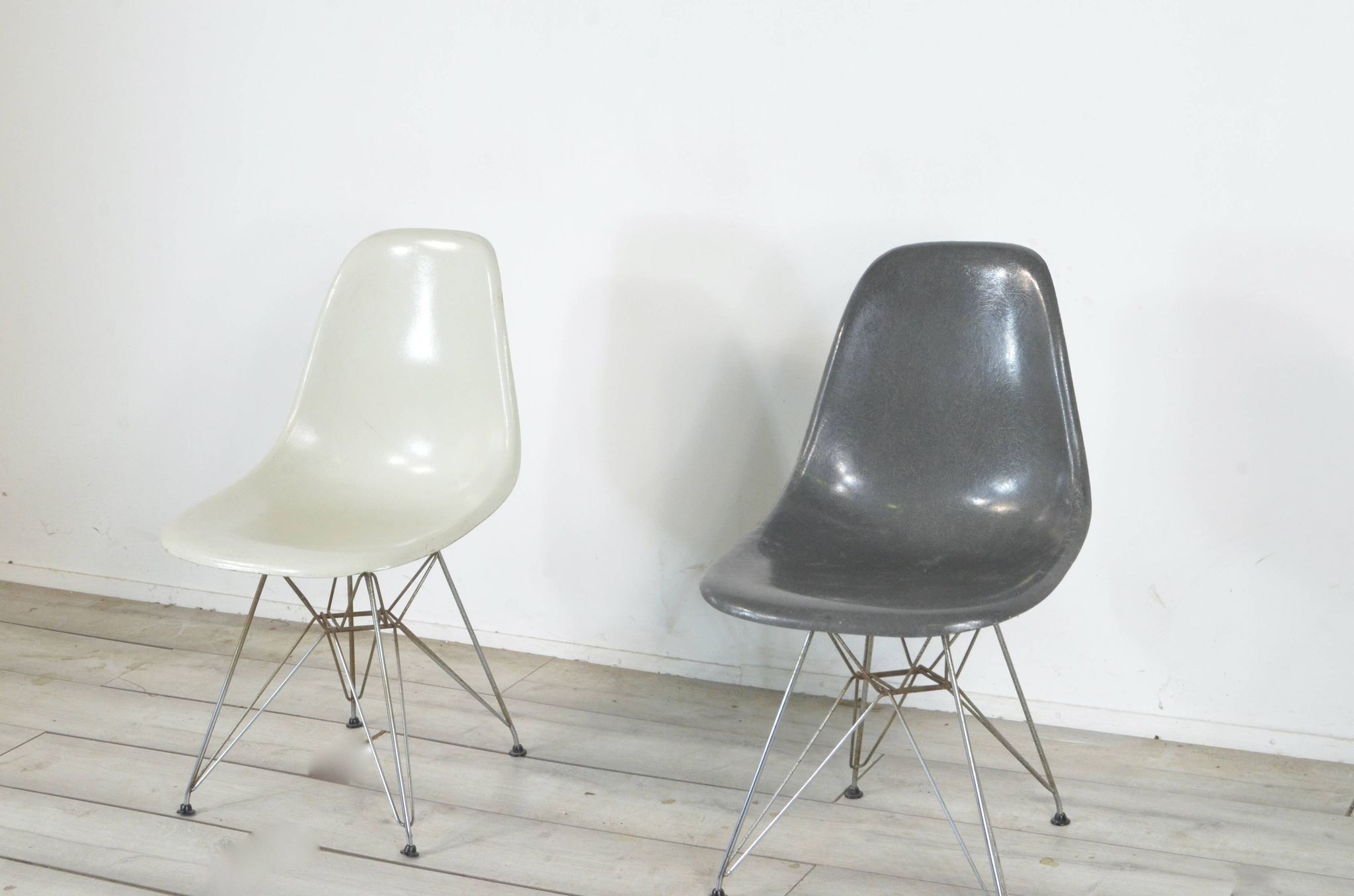 Set Of 2 Herman Miller Eames Dsr Chair Original Fiberglass Seats Modern Ret