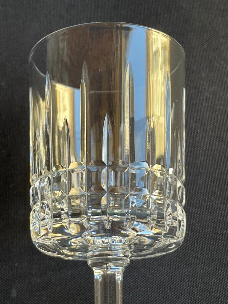Verres à vin blanc art déco en cristal soufflé et taillé