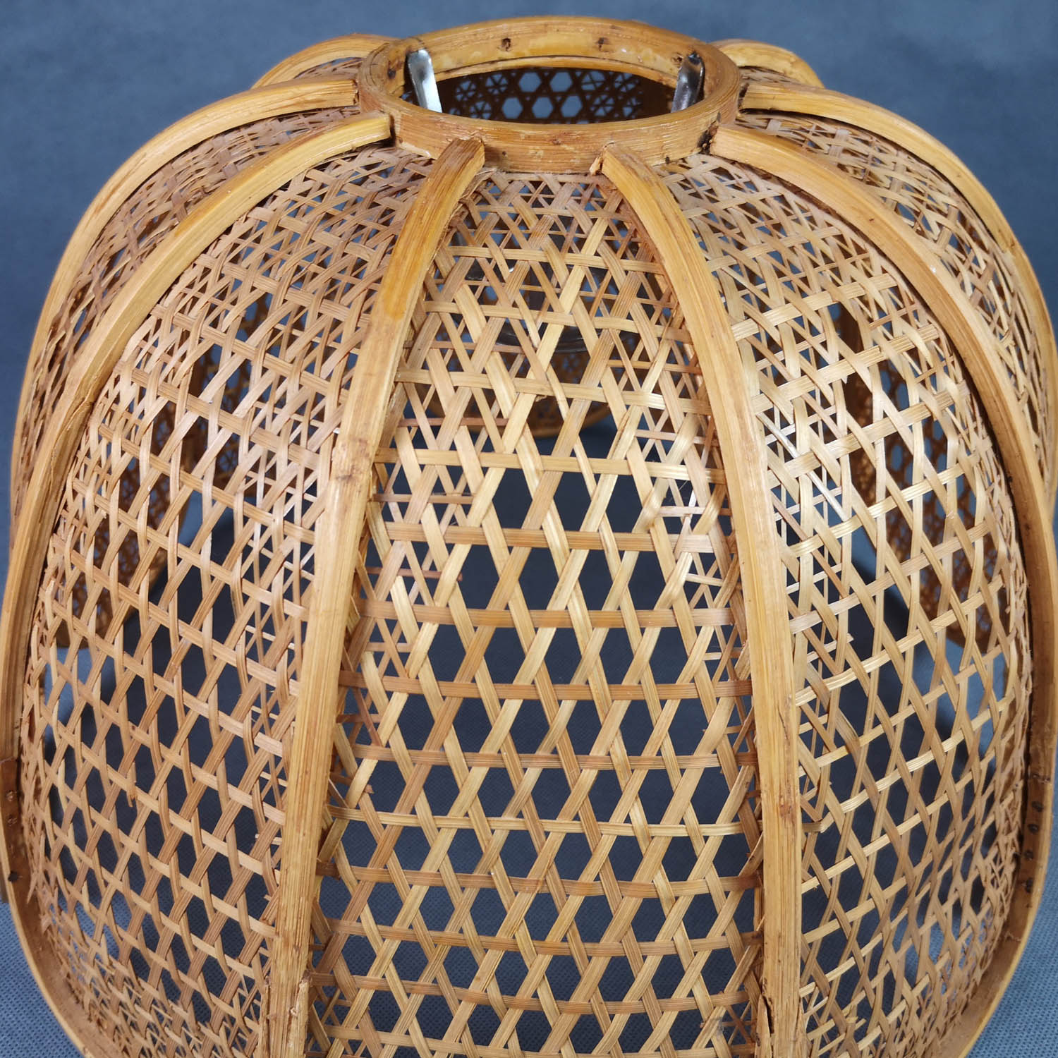 Flower suspension in braided rattan and vintage openwork - very nice condition