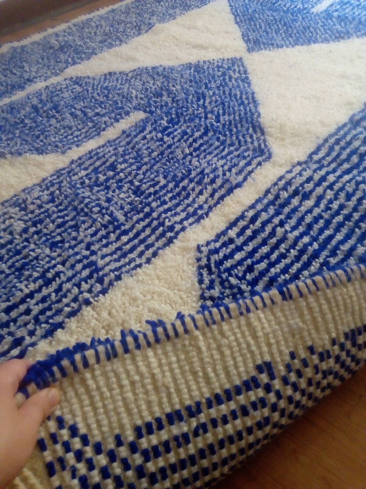 Traditional Moroccan rug, natural wool, 3 x 2 m.