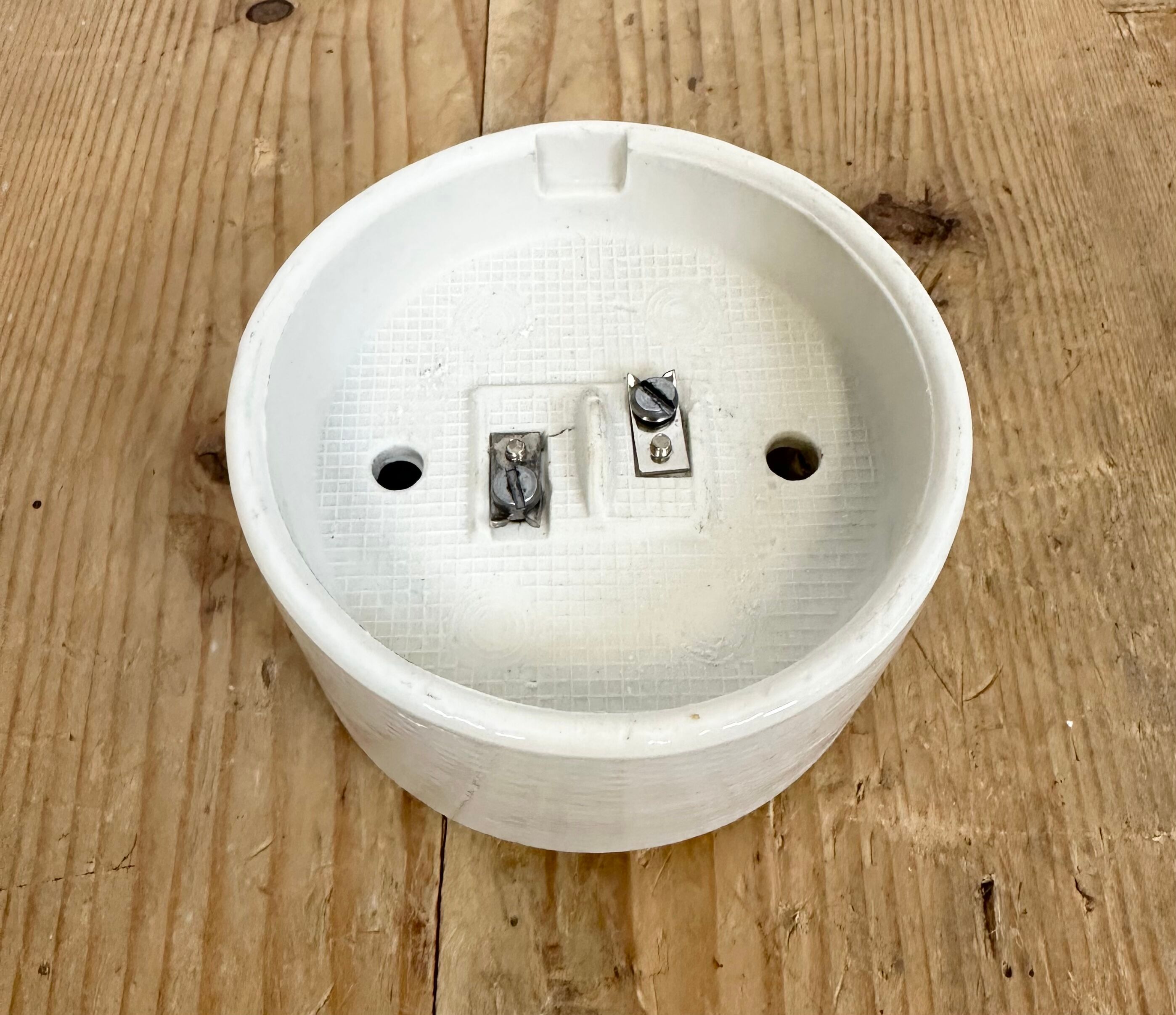 Plafonnier vintage en porcelaine blanche avec verre strié, années 1970