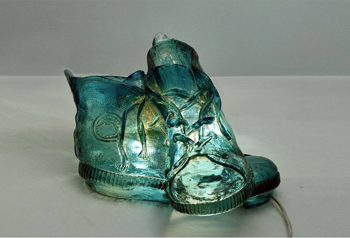 Rare resin table lamp produced by L'isola che non c'è in the 1970s