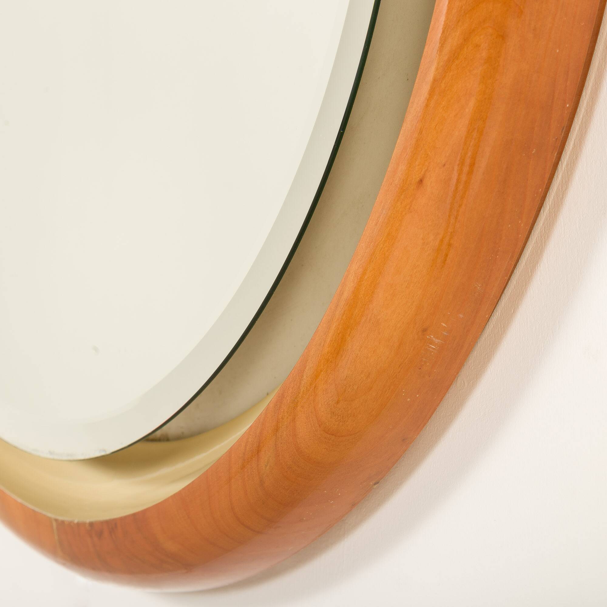 Miroir XL rétroéclairé italien en bois de cerisier massif, années 1970