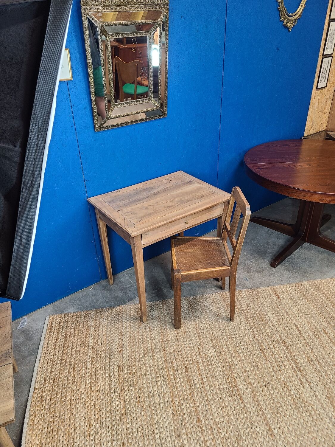 Side truss table