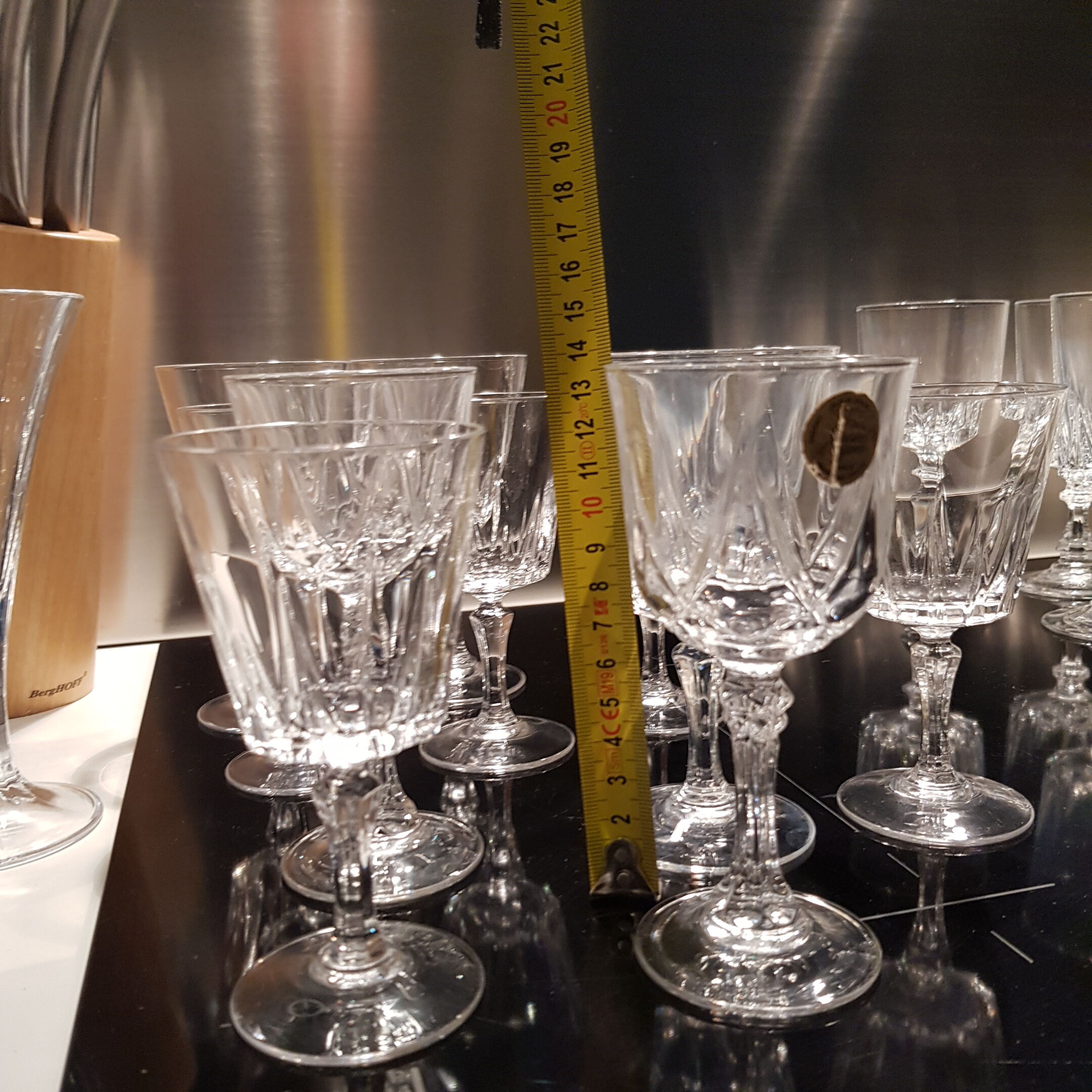 batch of 10 departed crystal glasses