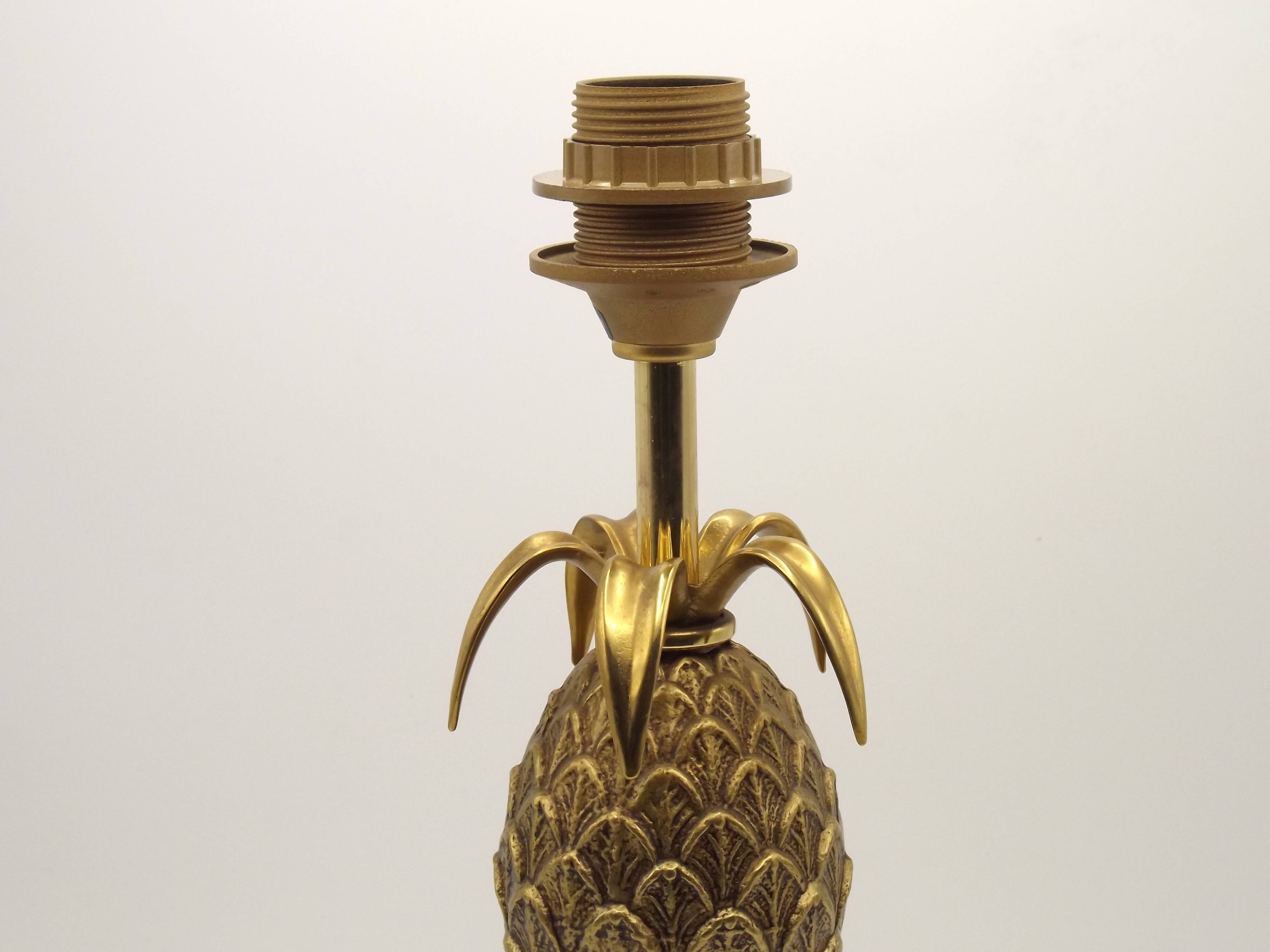 Vintage French floor lamp from the 1970s in brass and metal, Maison Jansen style.