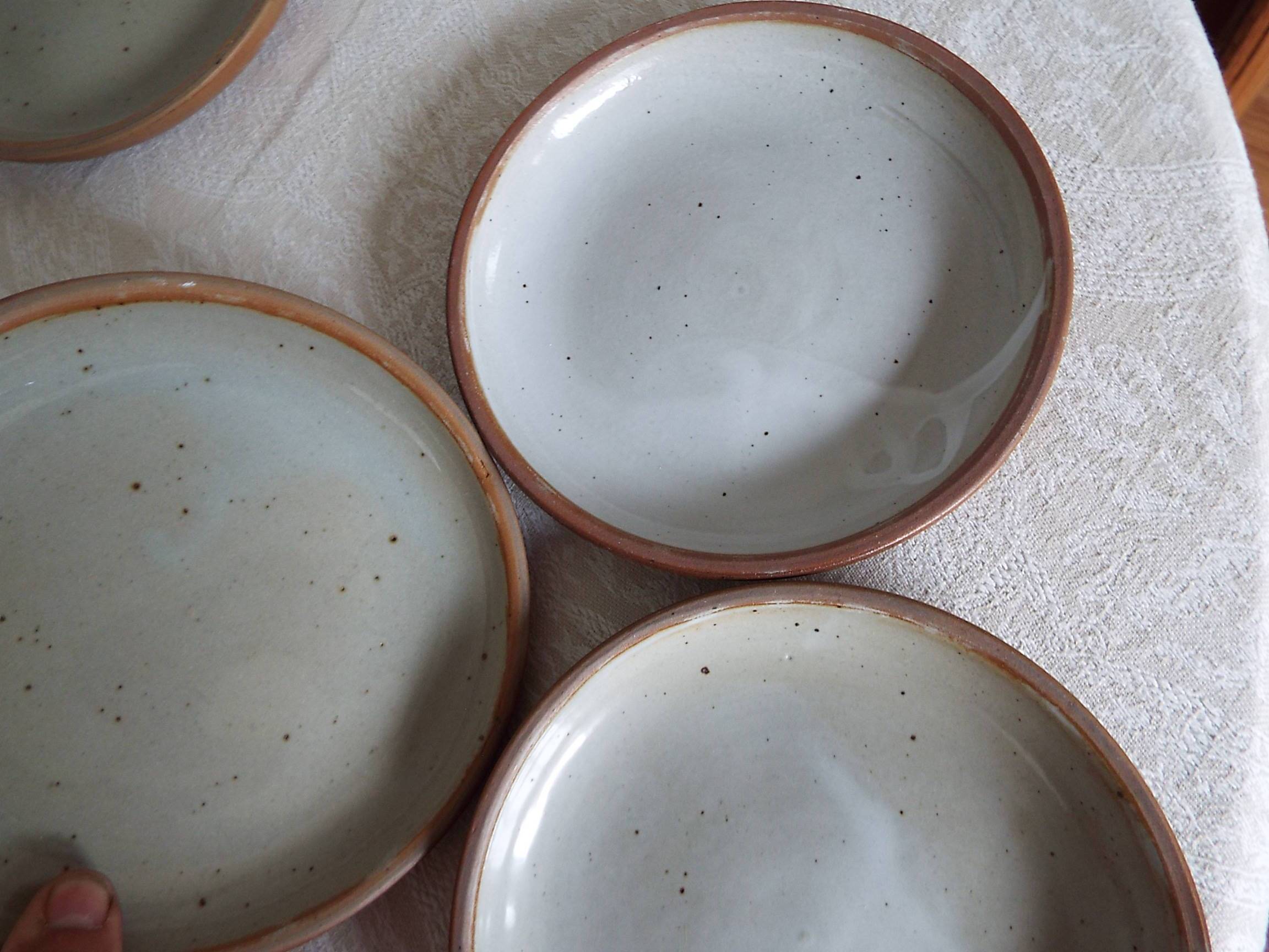 6 stoneware dessert plates