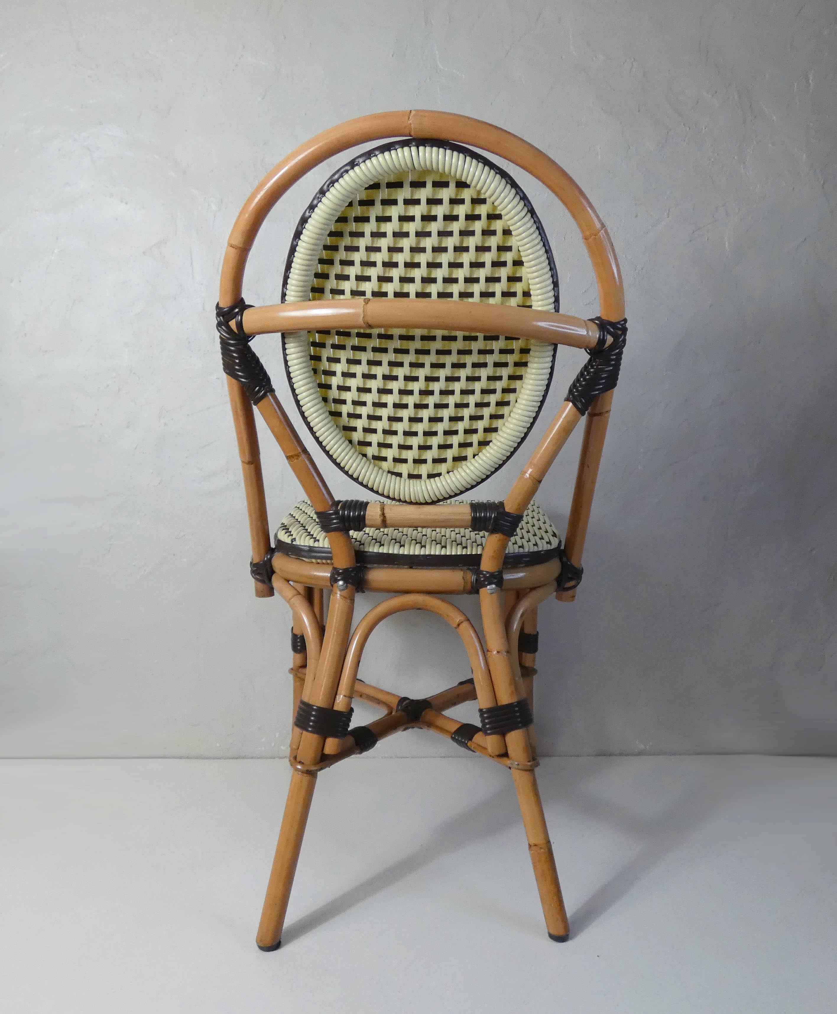 Bistro chair medallion in rattan and scoubidou