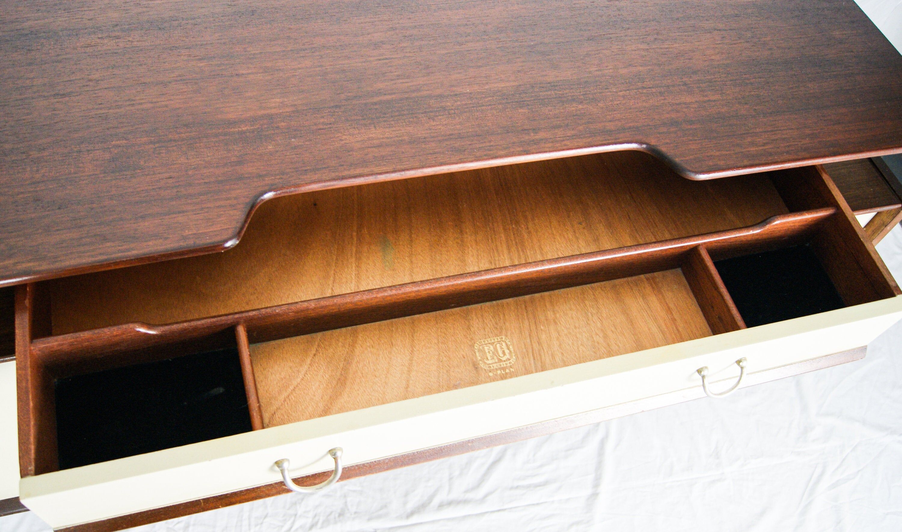 Bureau en teck 1950s G Plan par E Gomme