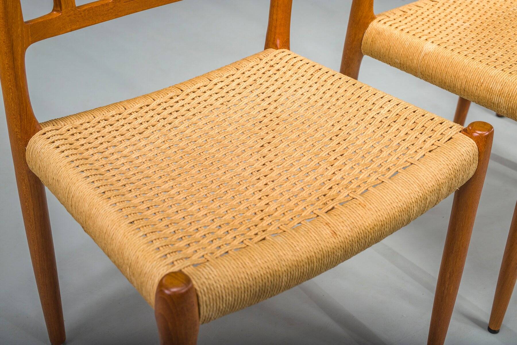 Chaises de salle à manger modèle 83 en teck par Niels Otto Møller pour J.L. Møllers, années 1960, lot de 6