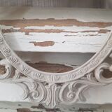Oval frame molding patinated plant decoration