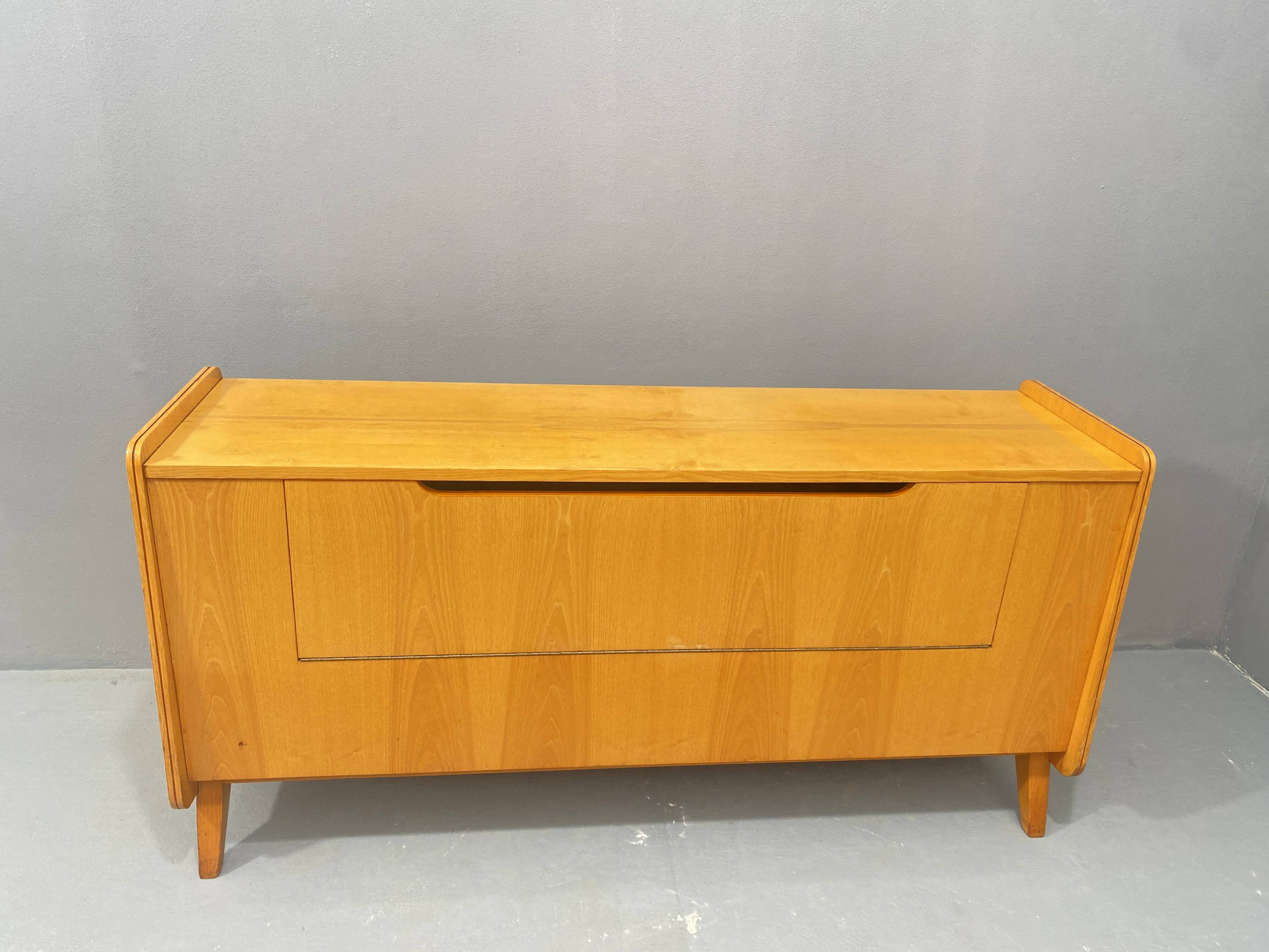 Commode vintage en bois de frêne par F.Jirák pour Tatra, 1960, Tchécoslovaquie