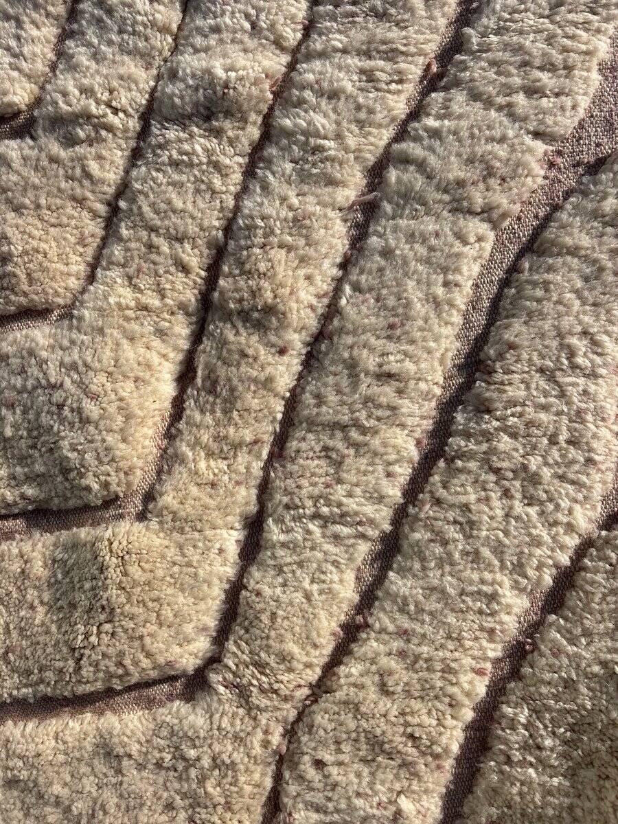 New white Moroccan Berber rug Beni Ouarain in wool.