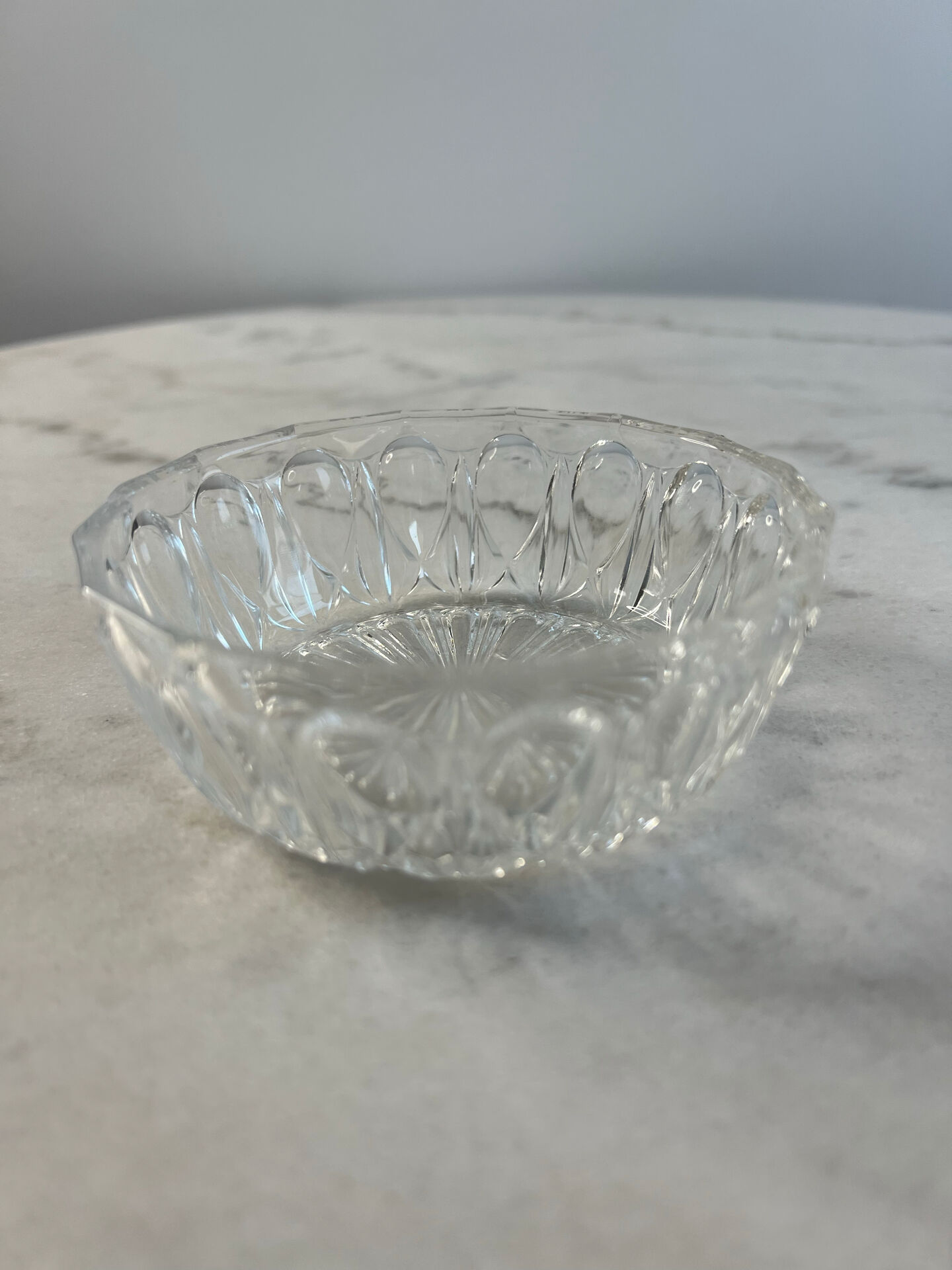 Cut glass bowl with oval pattern 11cm