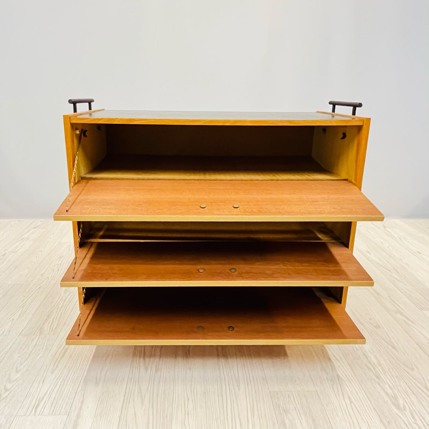 Shoes cabinet with metal frame