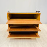 Shoes cabinet with metal frame