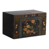 Coffre ancien peint en bois de pin – Chine, vers 1900