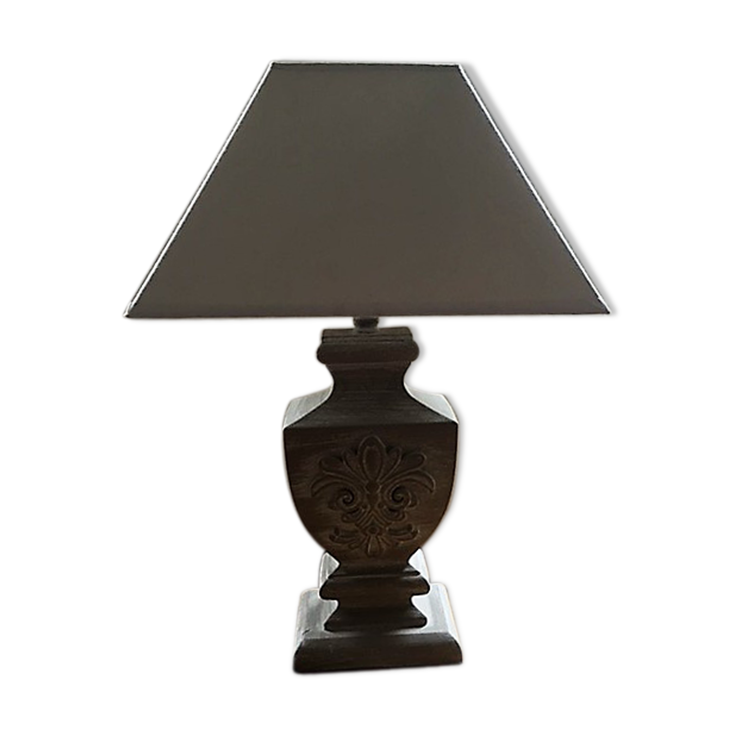 Shabby chic style wooden table lamp