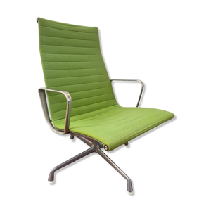 Fauteuil EA 116 de Charles et Ray