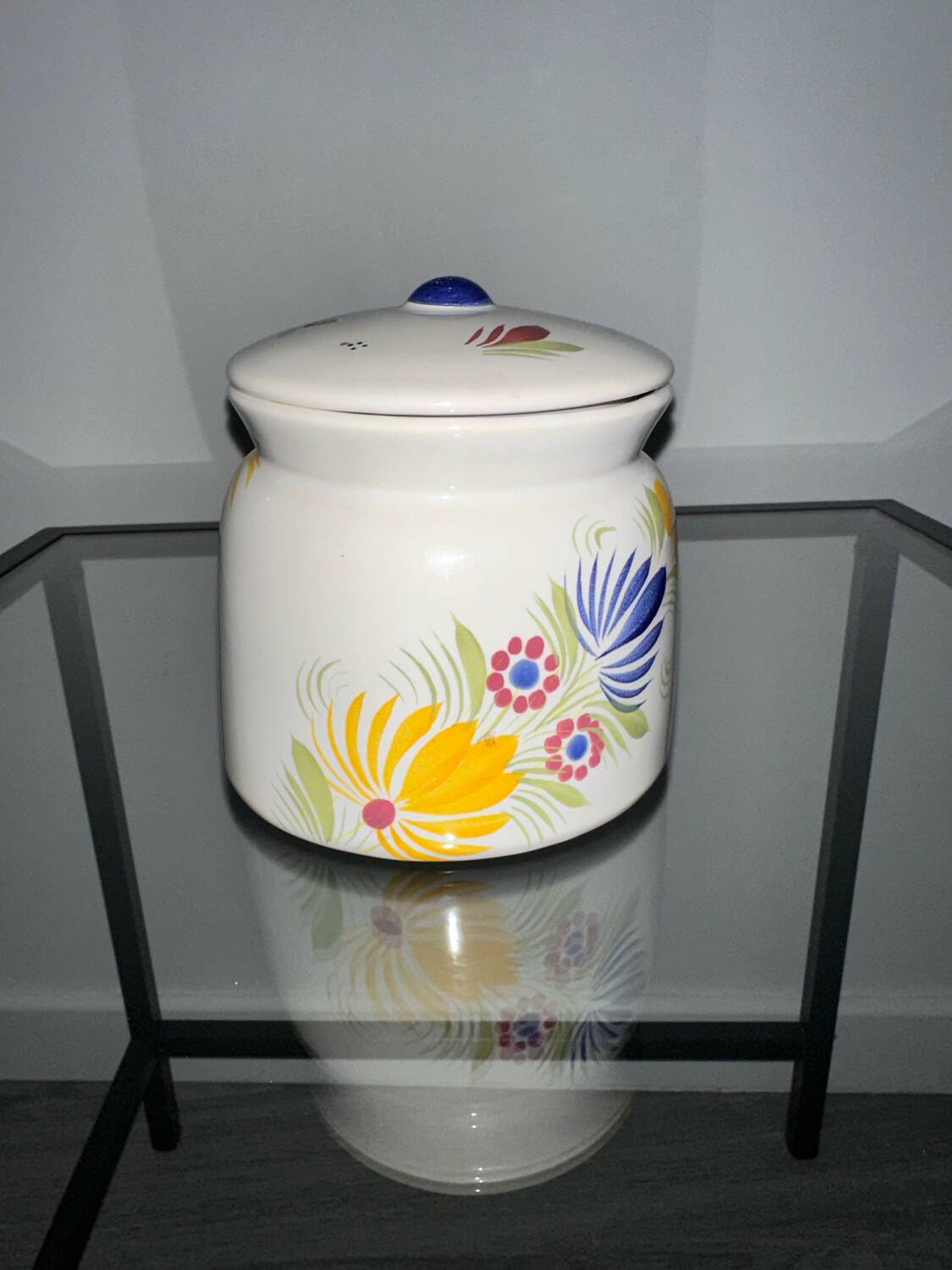 Ceramic flower pot