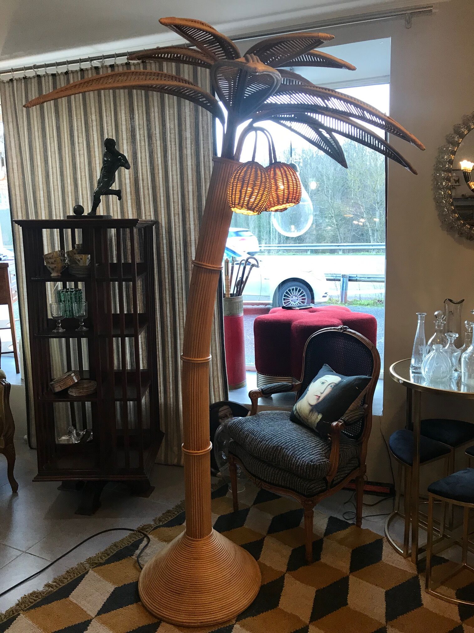 Palm handcrafted lamppost