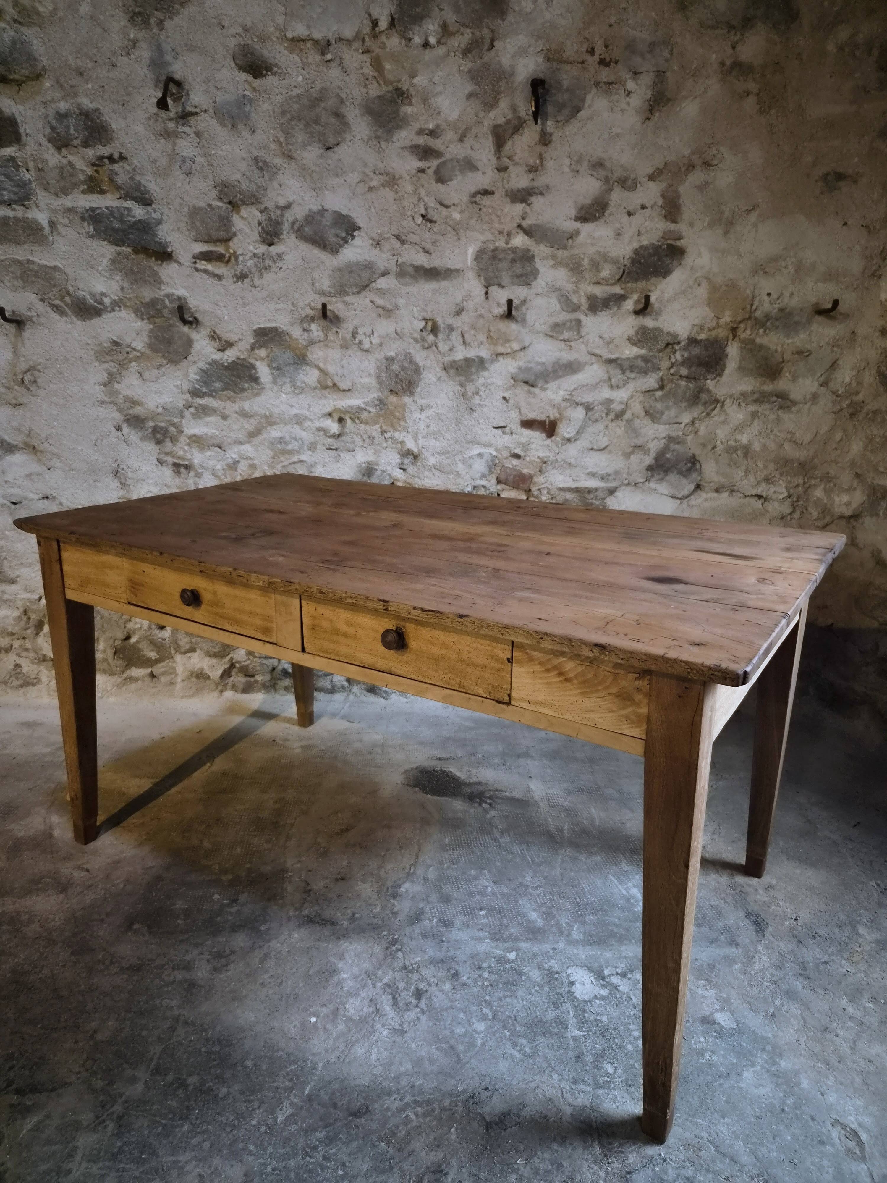 Table à manger rustique de ferme française, deux tiroirs, années 1920–1940