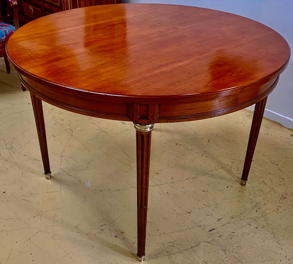 Louis XVI style table in cherry with 2 extensions
