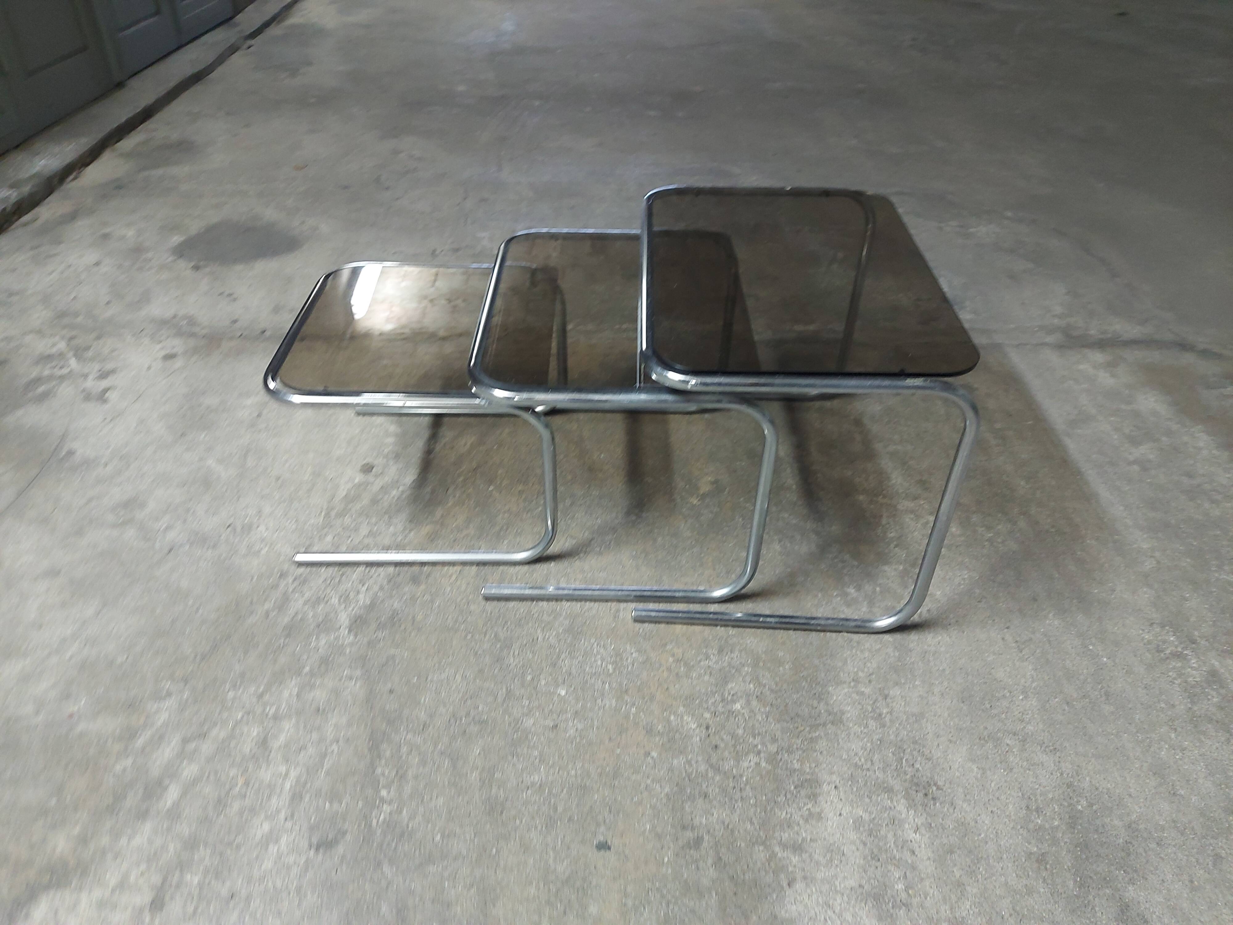 3 vintage nesting tables 70'S