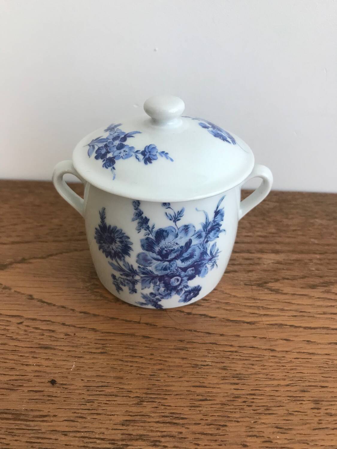 Sucrier en porcelaine fleurs bleues apilco