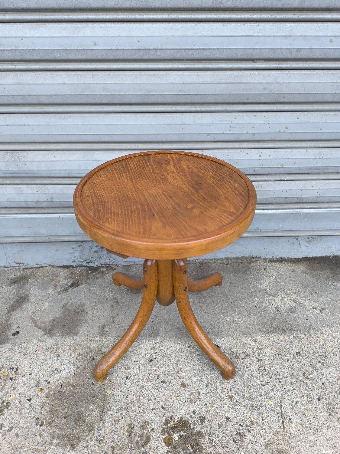 Tabouret en bois courbé réglable