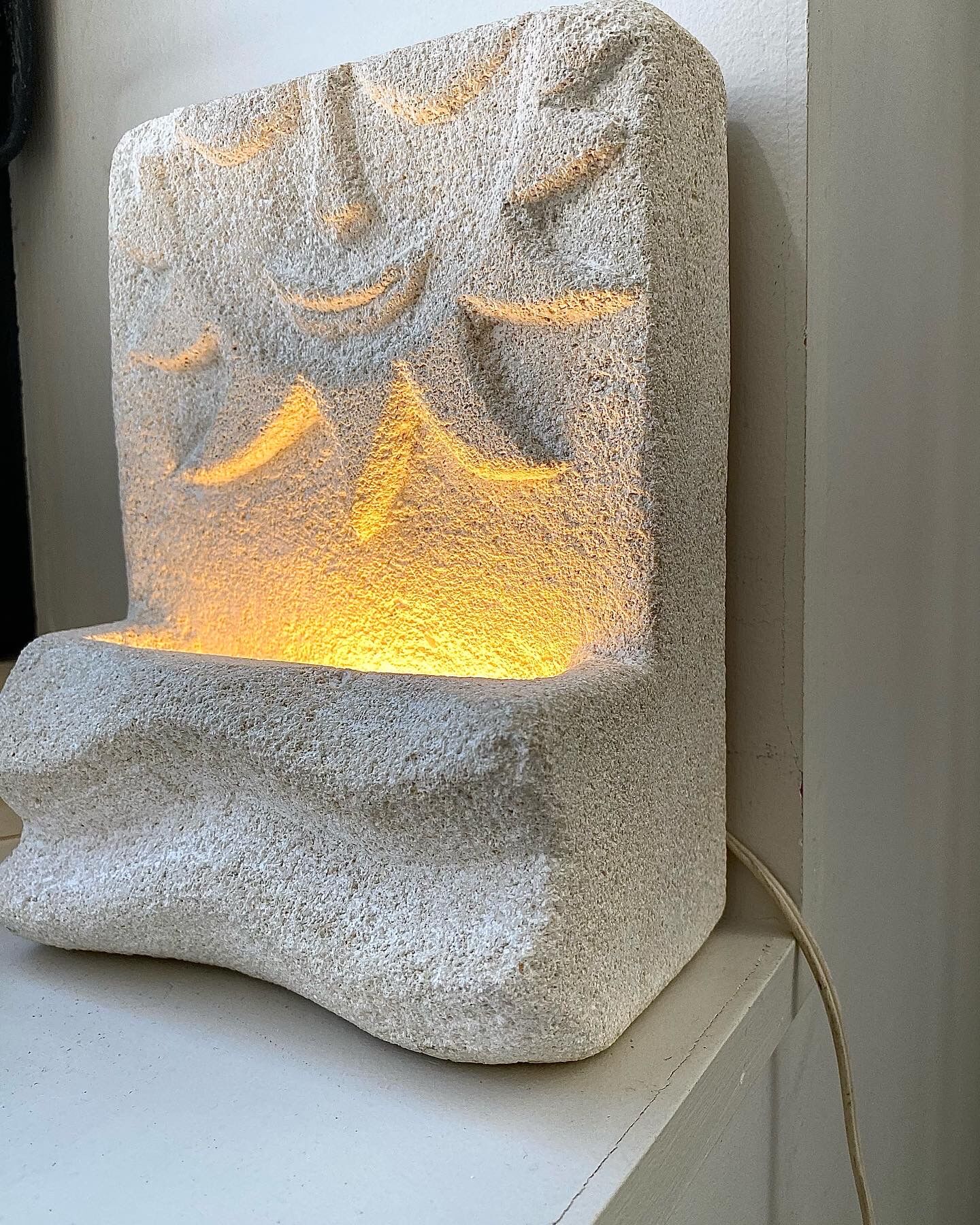 Lampe en pierre de Albert Tormos