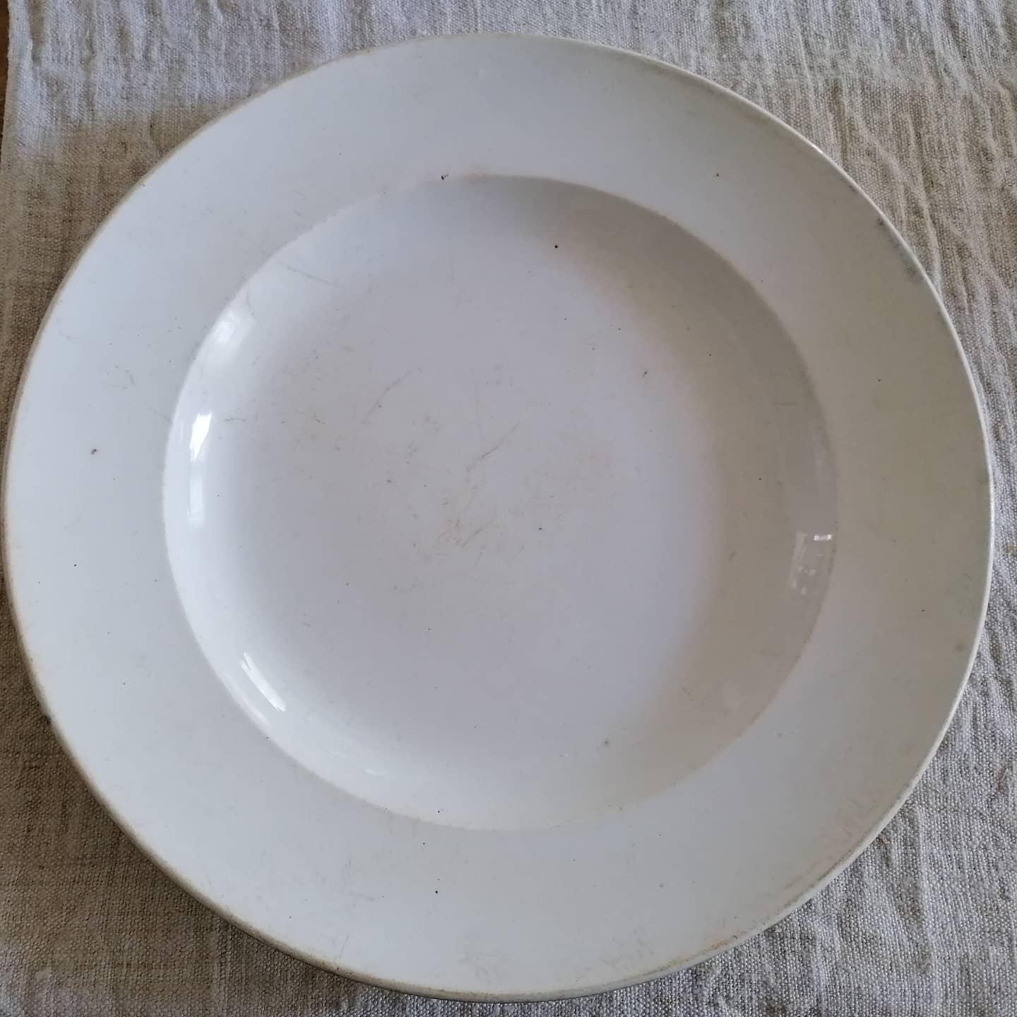 Round dish Old man Bordeaux