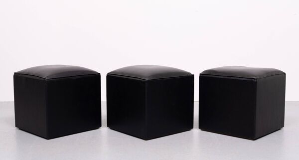 Ensemble de 3 poufs cubes en similicuir noir, années 1960, Hollande