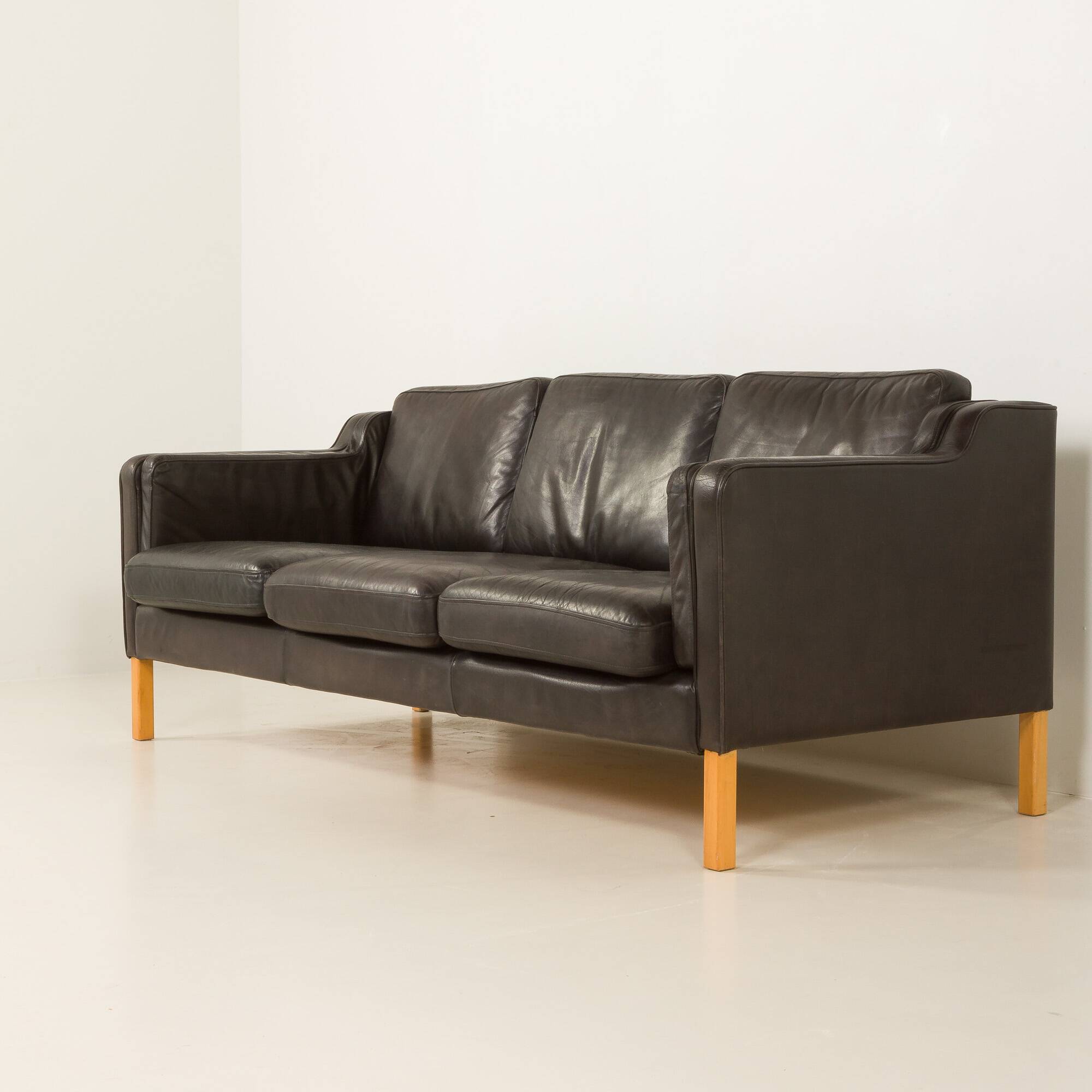 Vintage black leather sofa by Mogens Hansen, Deanmark 1970s