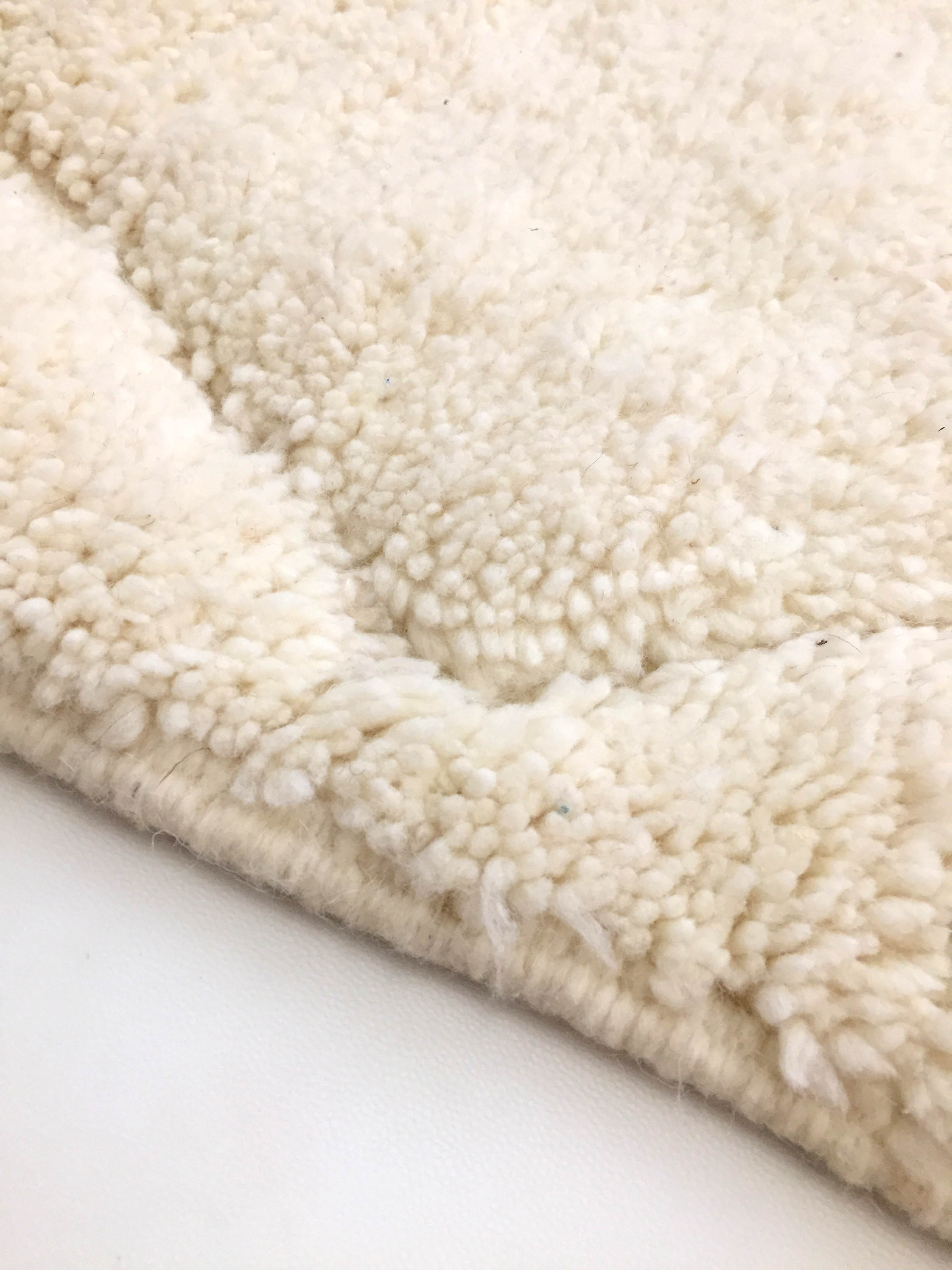 Moroccan Berber carpet blessed ouarain ecru plain with engraved diamonds 167x105cm