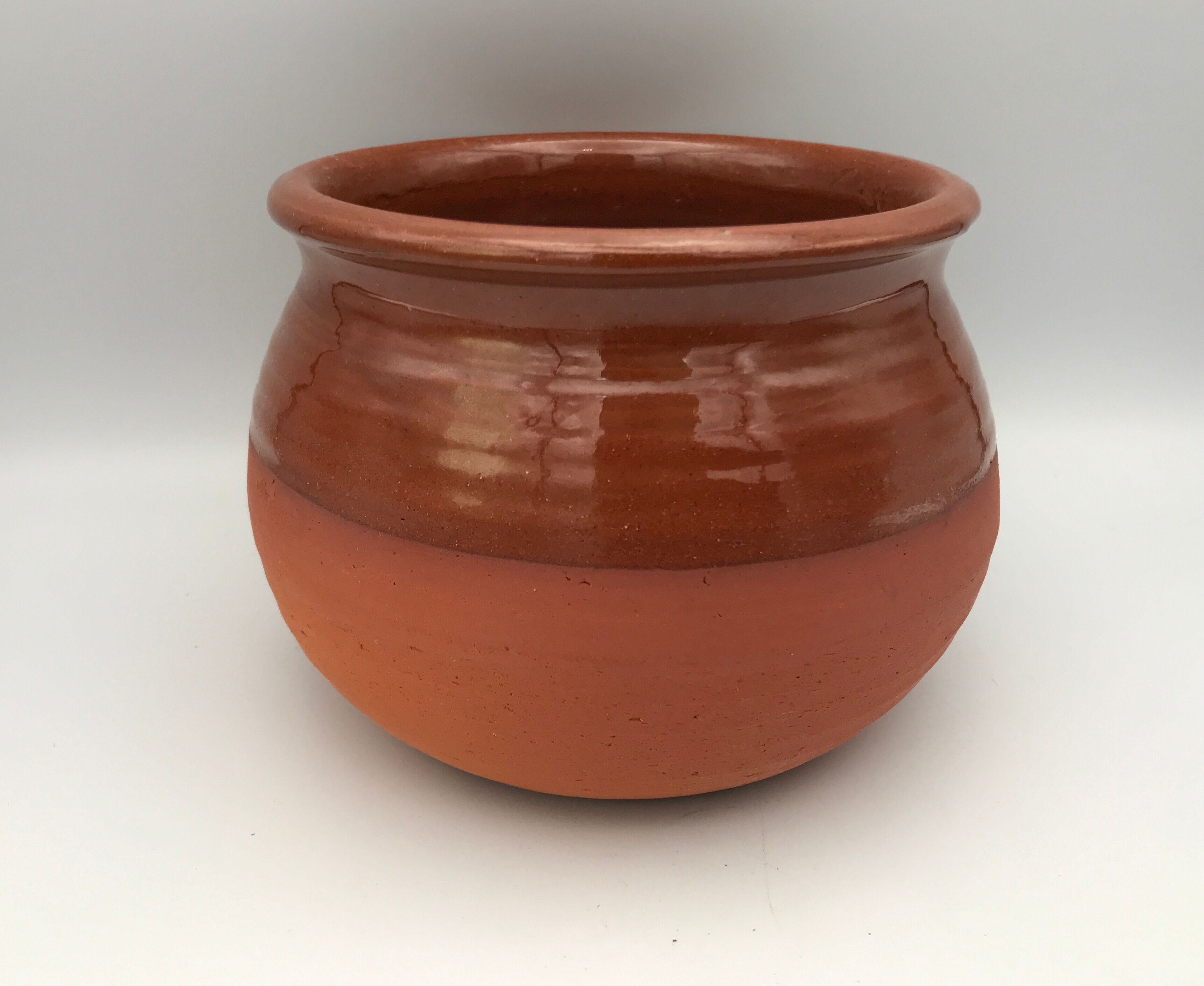 Matt and glazed round earthenware pot