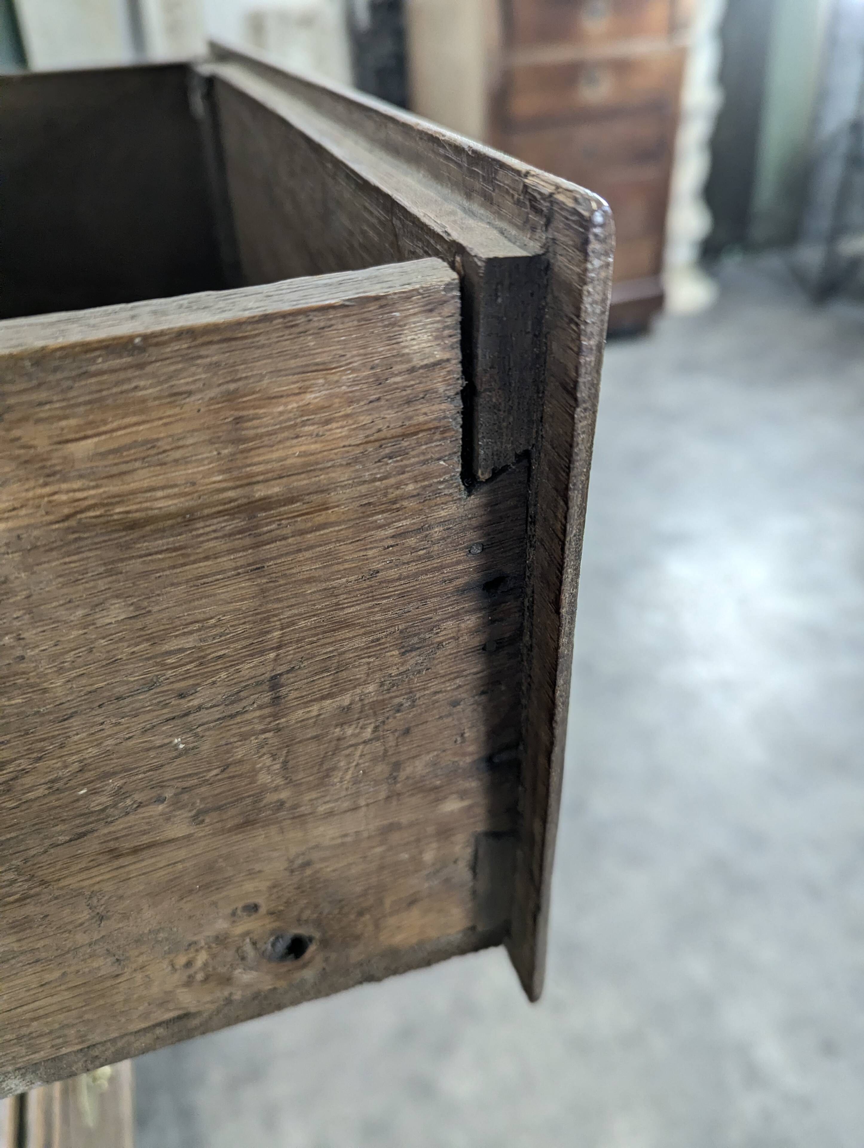 Provincial commode from the 18th century in oak