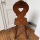 3 chaises brutalistes