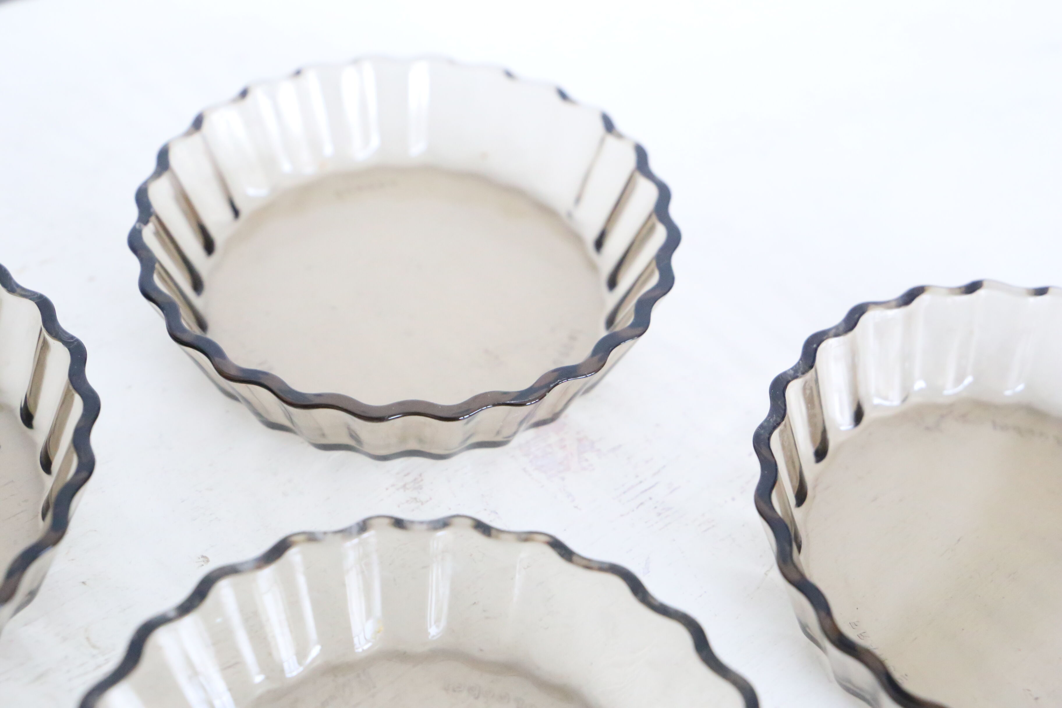 6 plats à tartelette, Arcopal, verre fumé, Vintage