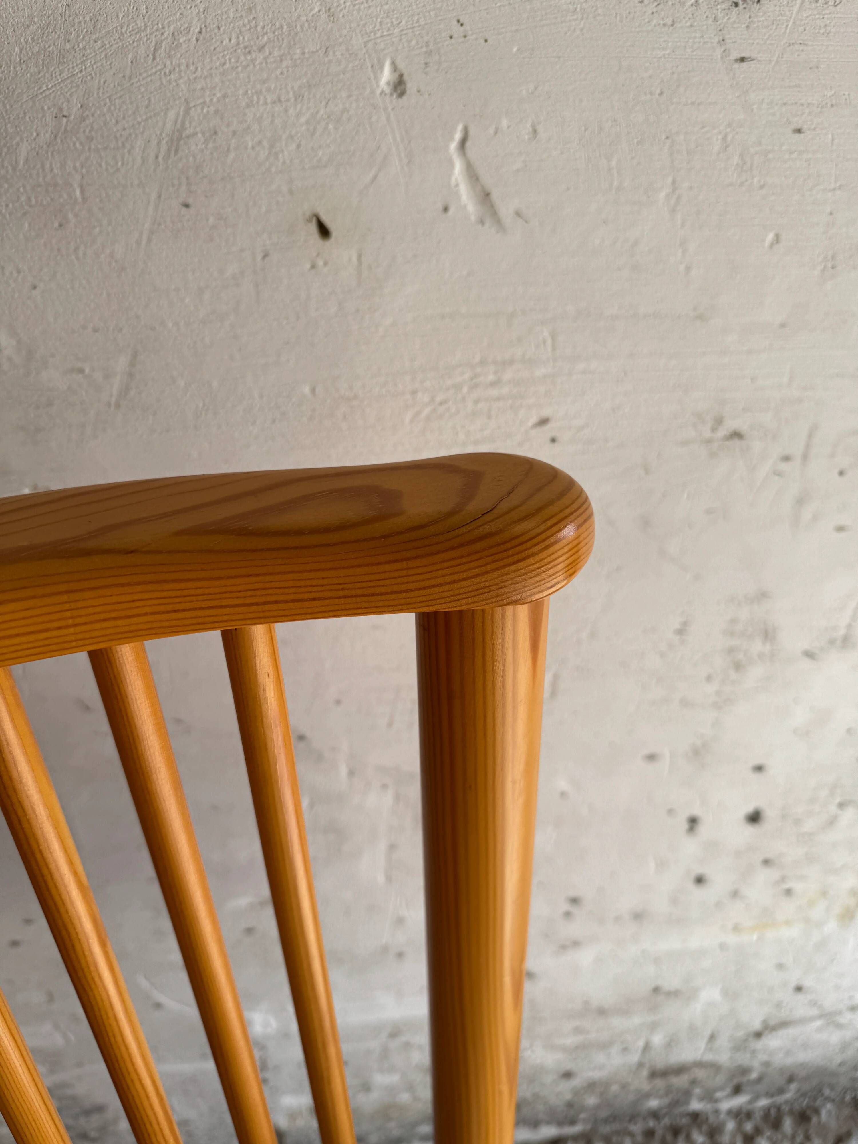 Set of 4 Scandinavian dining chairs in light wood.