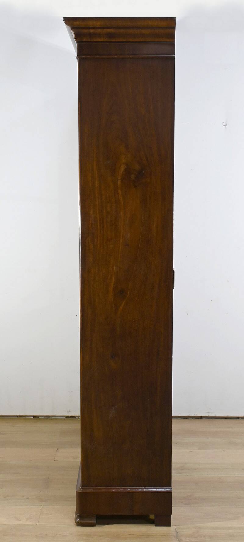 Mahogany Glass Bookcase, Restoration Period – Part 1 of the 19th Century