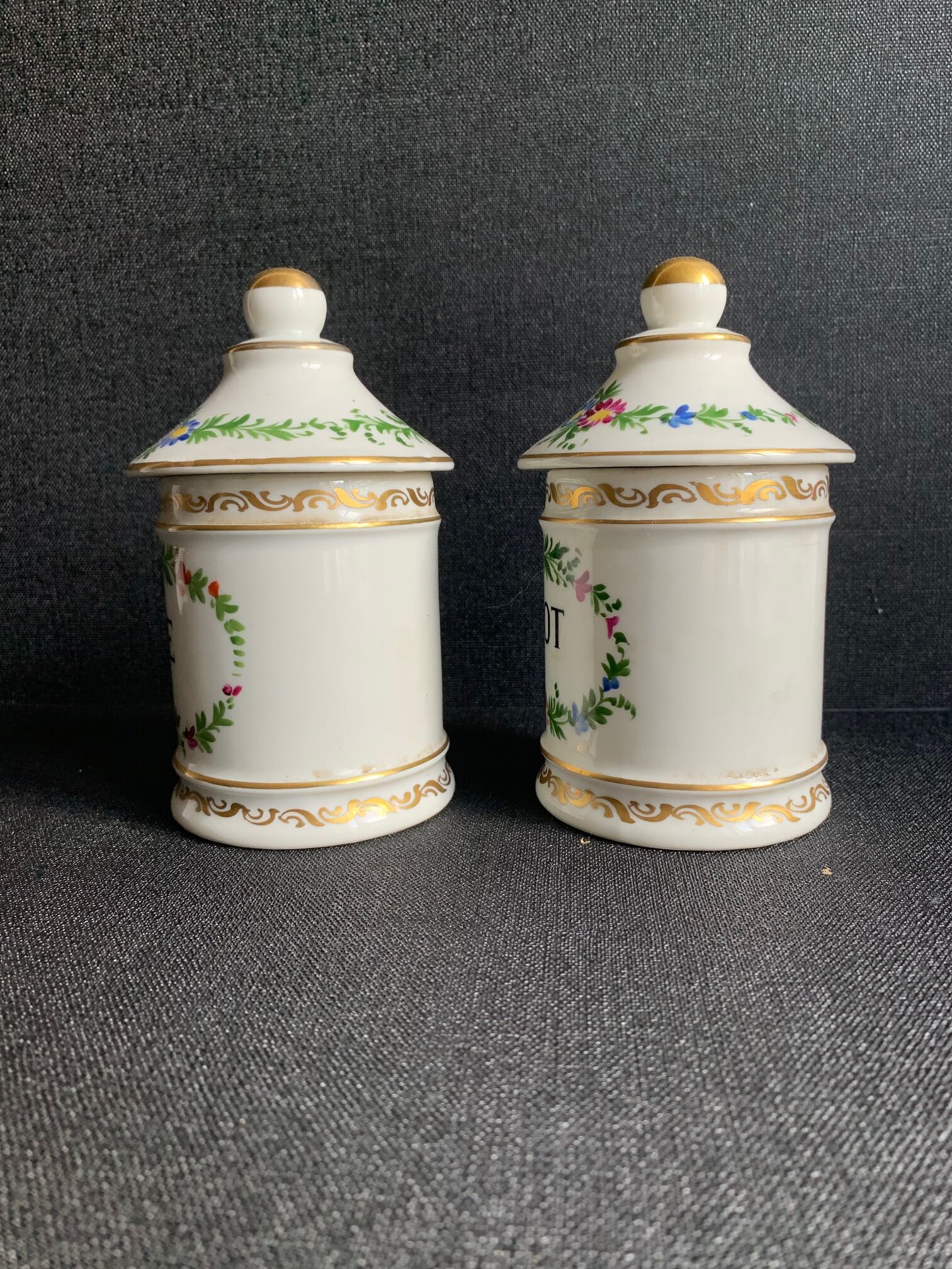 Pharmacy pots in hand-painted porcelain 1900
