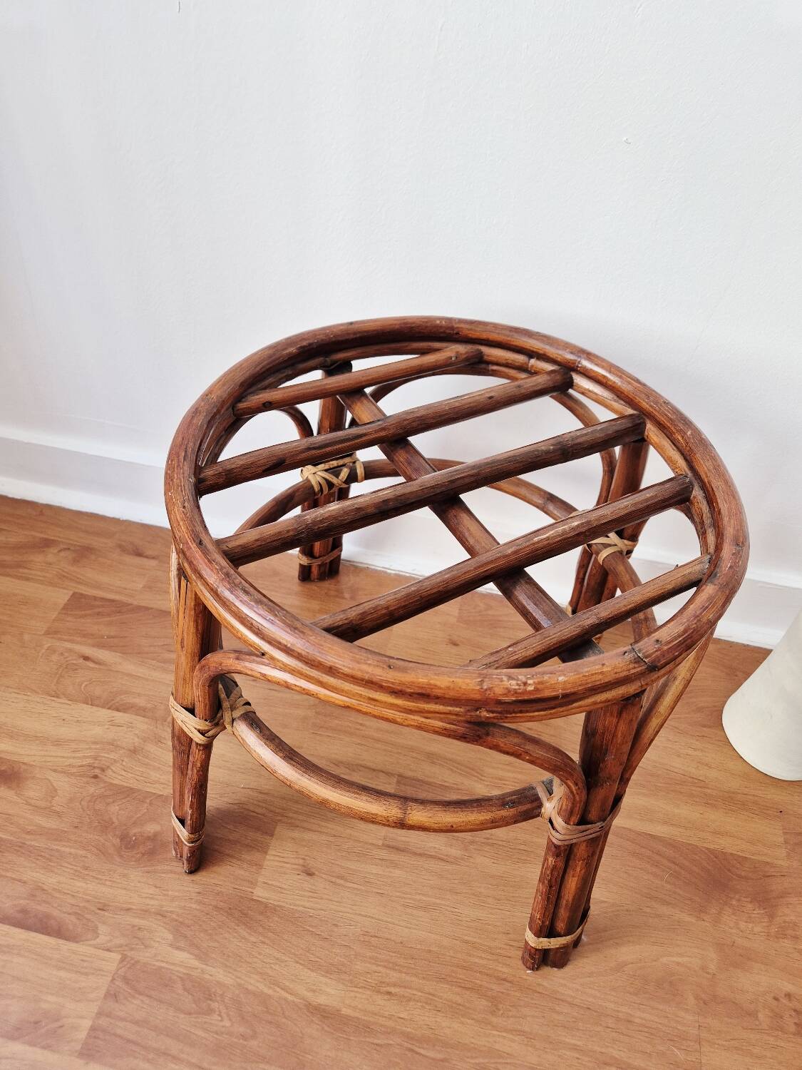 Rattan stool/plant stand - Vintage
