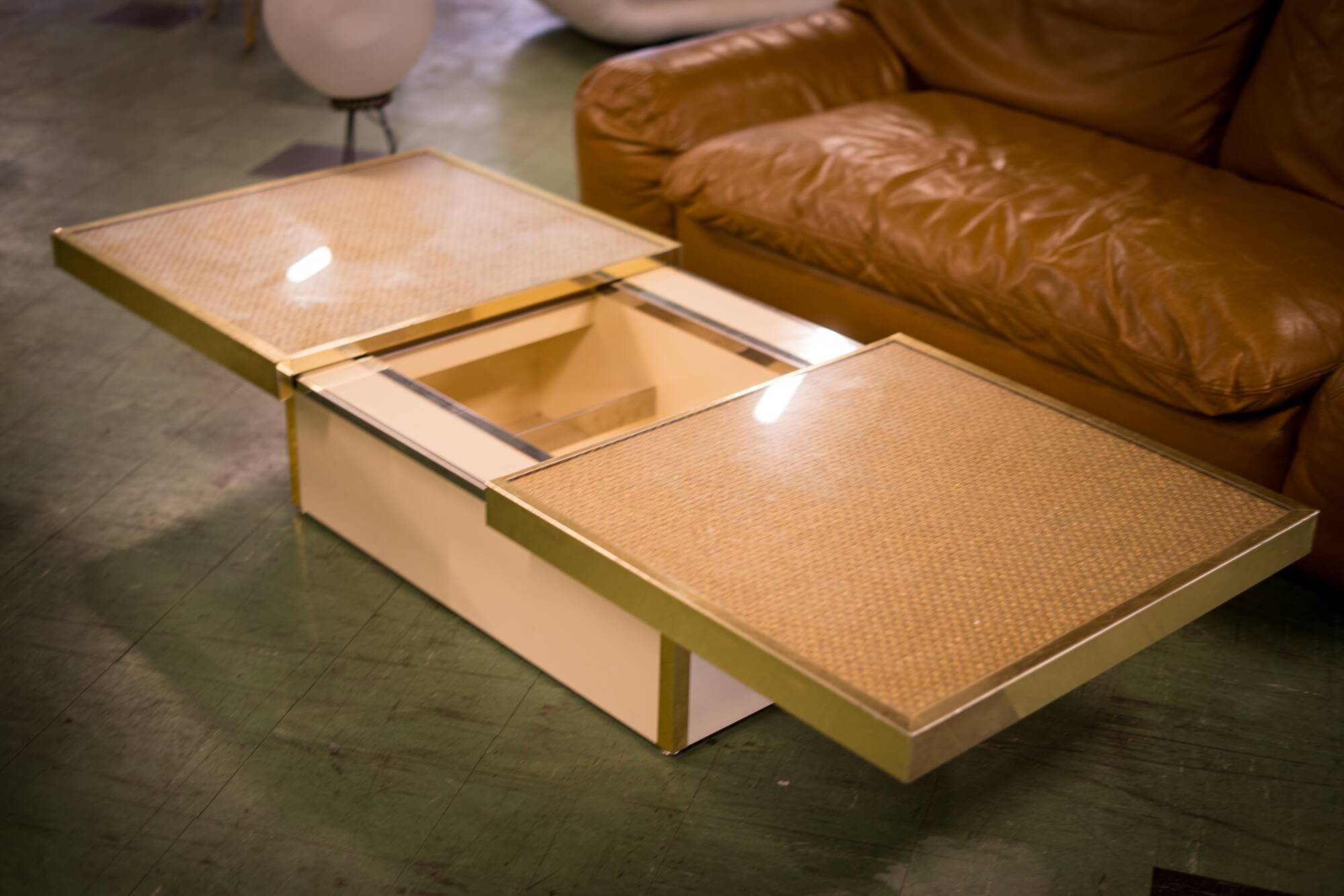 Coffee table bar Maison Lancel in the style of Willy Rizzo 1970.