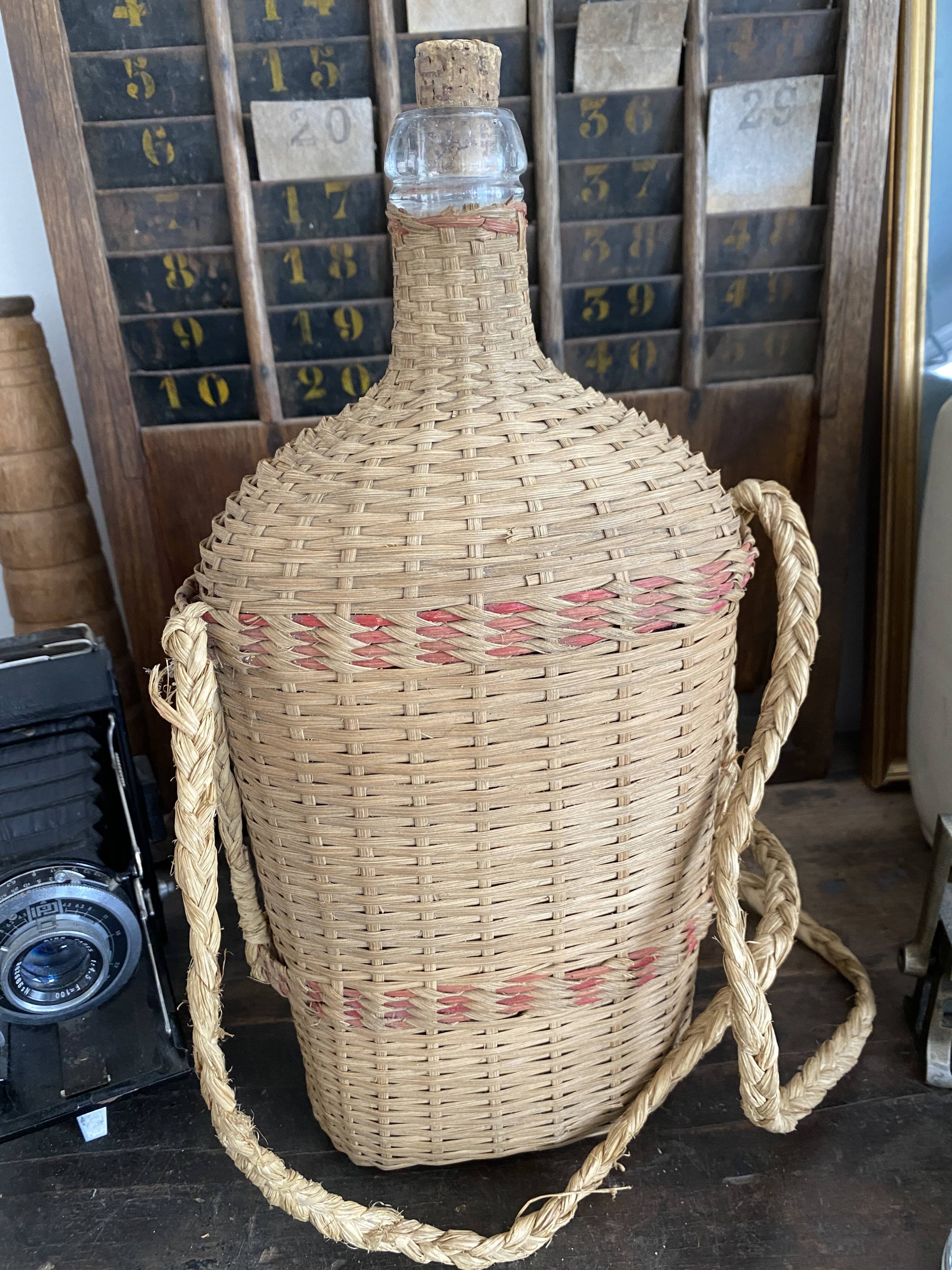 Duo de bouteilles en rotin